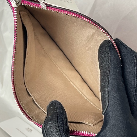 BNWT COACH Legacy Motif Flat Wristlet - Picture 12 of 13